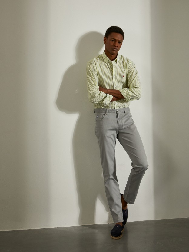 Calas Slim Fit com cinco bolsos