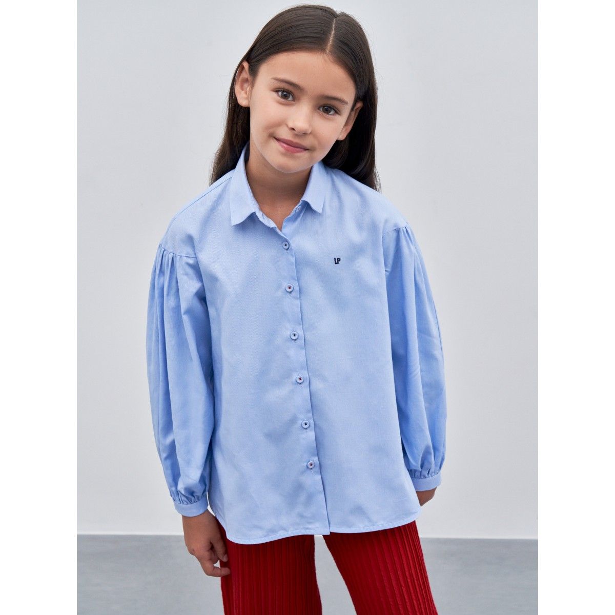 camisa con manga abullonada